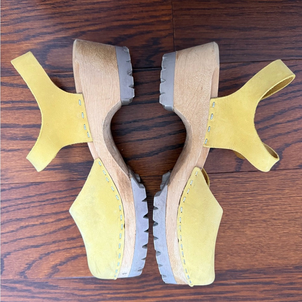 FREE PEOPLE CLOGS 6.5 LEATHER YELLOW MIA ABBY HEEL RUBBER LUG SOLE